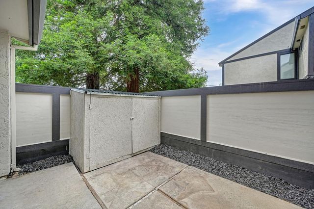 212 Wales Dr, Folsom, CA 95630