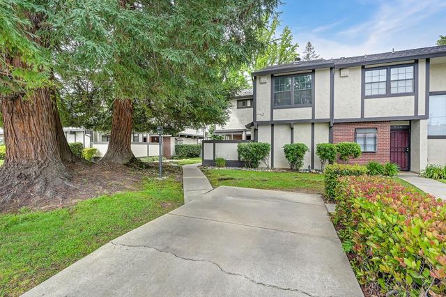212 Wales Dr, Folsom, CA 95630
