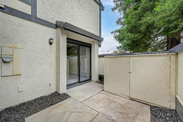 212 Wales Dr, Folsom, CA 95630