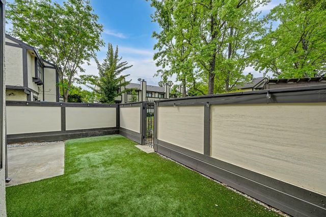 212 Wales Dr, Folsom, CA 95630