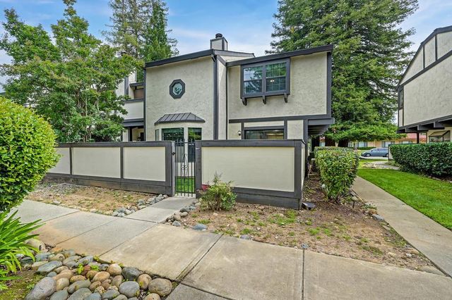 212 Wales Dr, Folsom, CA 95630
