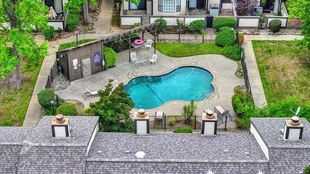 212 Wales Dr, Folsom, CA 95630