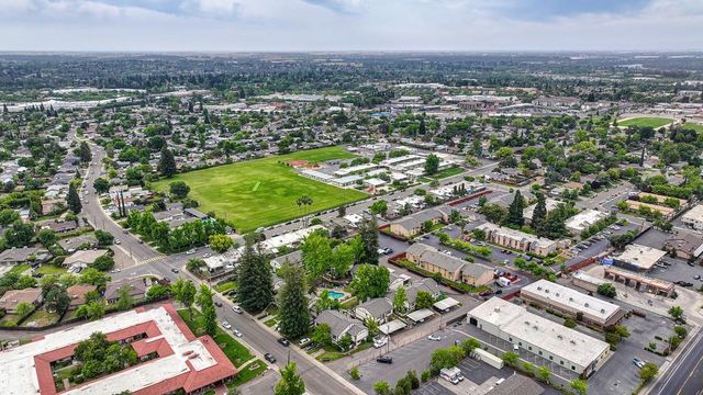 212 Wales Dr, Folsom, CA 95630