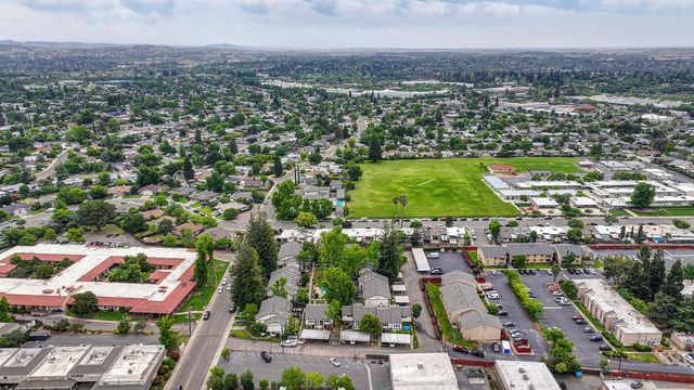 212 Wales Dr, Folsom, CA 95630