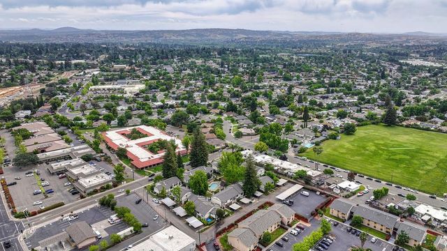 212 Wales Dr, Folsom, CA 95630