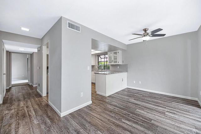 212 Wales Dr, Folsom, CA 95630