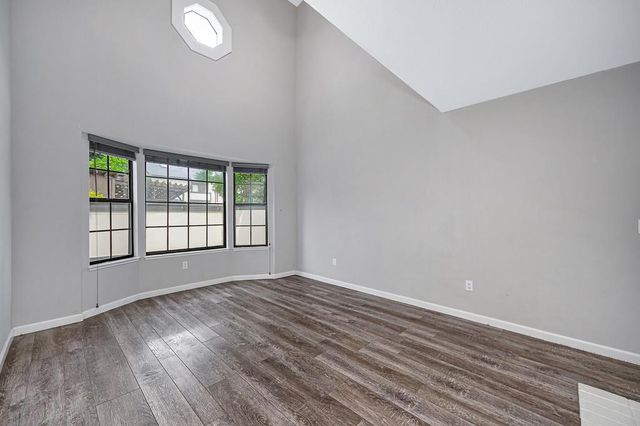 212 Wales Dr, Folsom, CA 95630