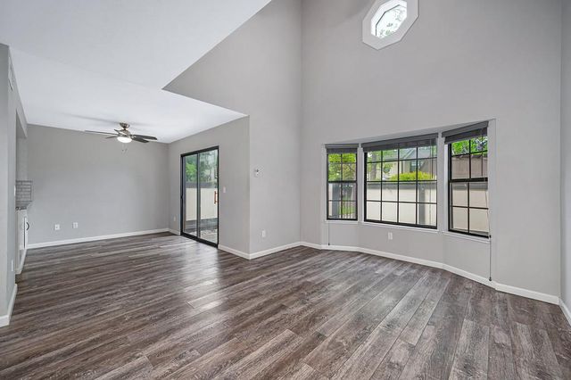 212 Wales Dr, Folsom, CA 95630