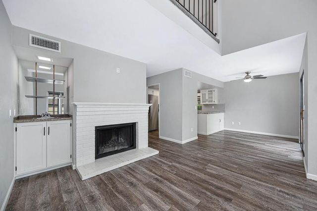 212 Wales Dr, Folsom, CA 95630