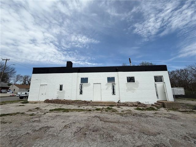7947 PROSPECT Avenue, Kansas City, MO 64132