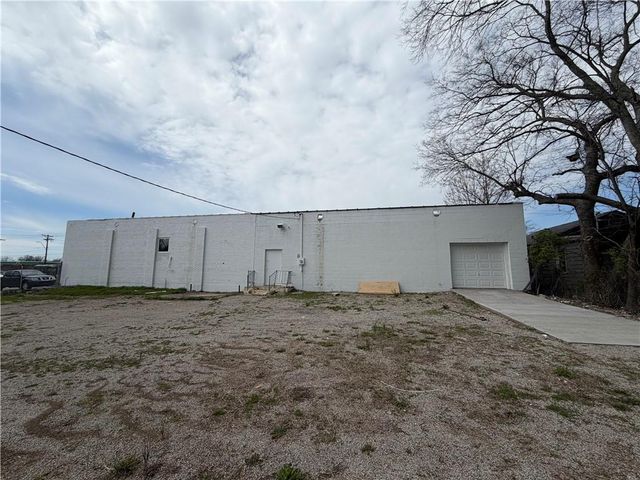7947 PROSPECT Avenue, Kansas City, MO 64132