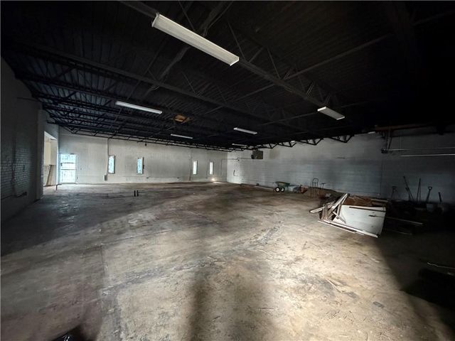 7947 PROSPECT Avenue, Kansas City, MO 64132