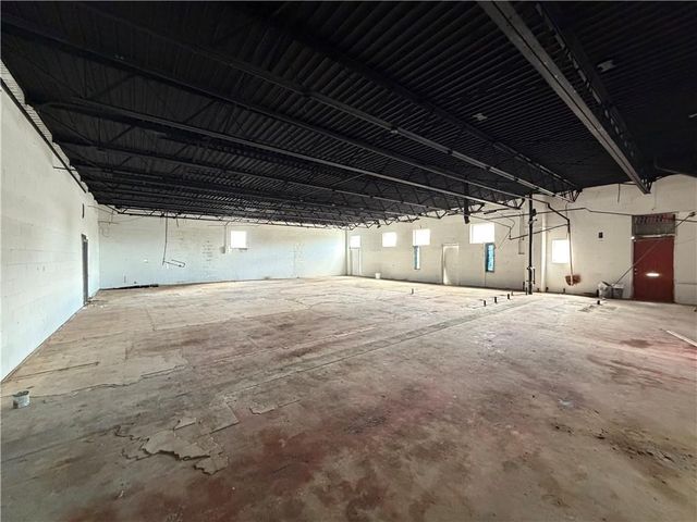 7947 PROSPECT Avenue, Kansas City, MO 64132