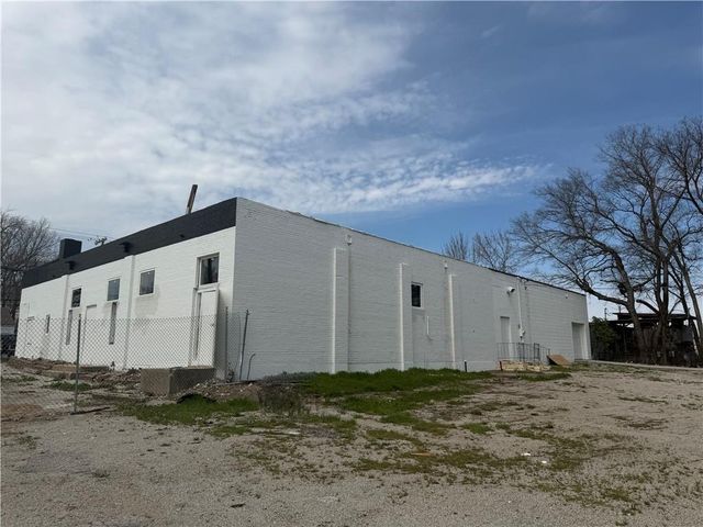 7947 PROSPECT Avenue, Kansas City, MO 64132