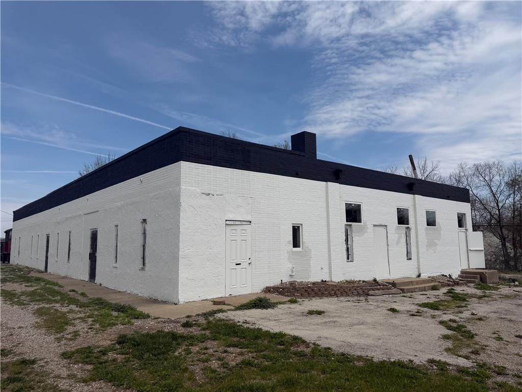 7947 PROSPECT Avenue, Kansas City, MO 64132