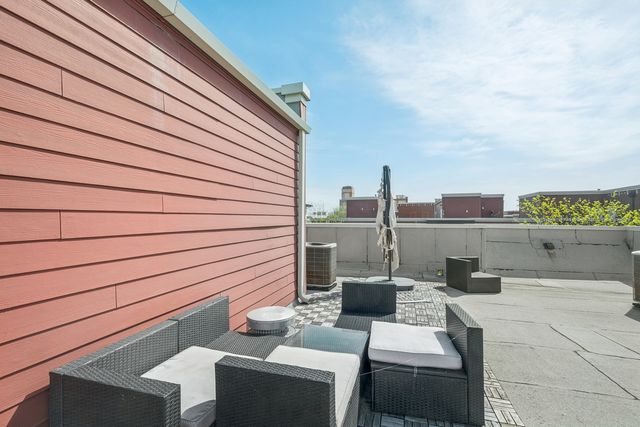 2504 S Calumet Avenue, Chicago, IL 60616