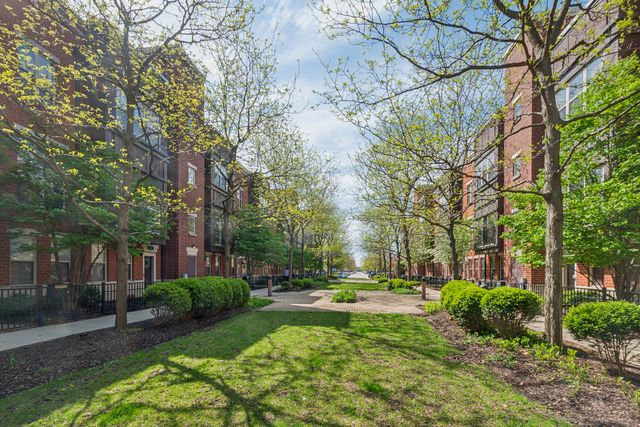 2504 S Calumet Avenue, Chicago, IL 60616