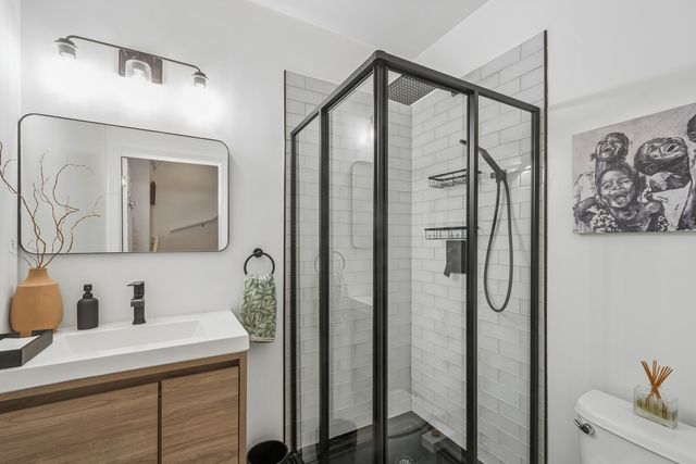 2504 S Calumet Avenue, Chicago, IL 60616