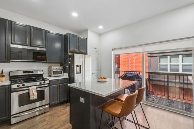 2504 S Calumet Avenue, Chicago, IL 60616