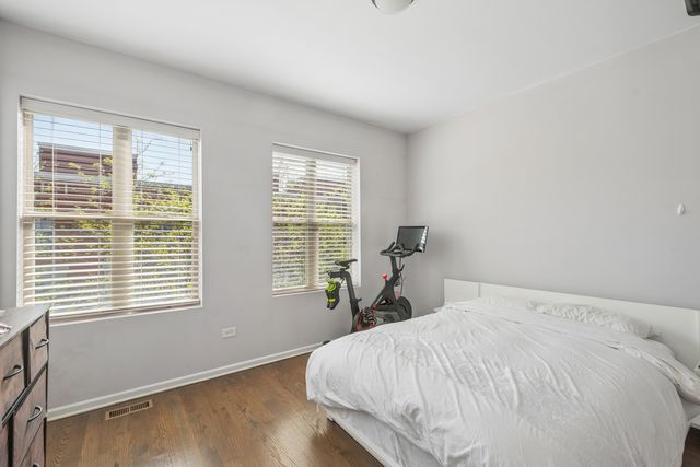 2504 S Calumet Avenue, Chicago, IL 60616