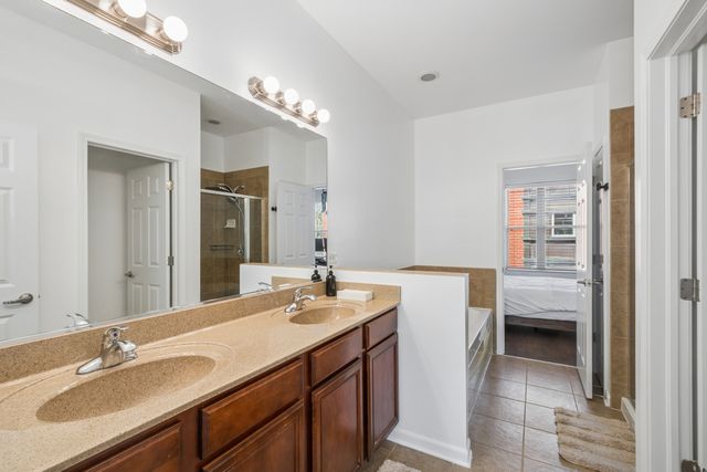 2504 S Calumet Avenue, Chicago, IL 60616