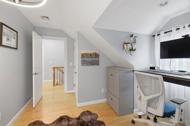 4 Glen Road, Woburn, MA 01801