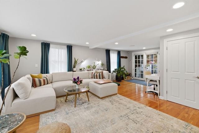 4 Glen Road, Woburn, MA 01801