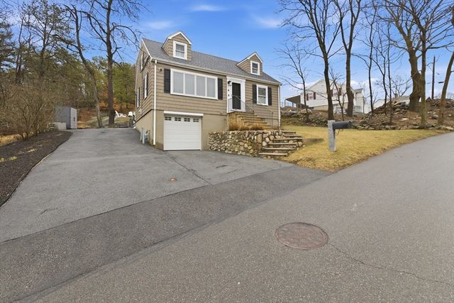 4 Glen Road, Woburn, MA 01801