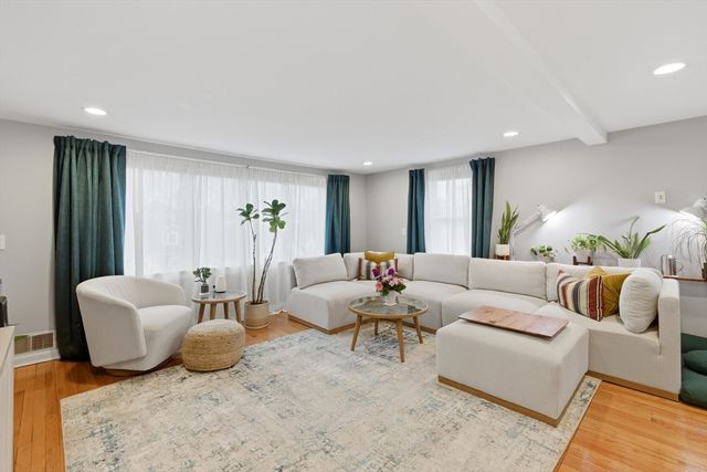 4 Glen Road, Woburn, MA 01801