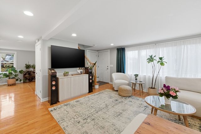 4 Glen Road, Woburn, MA 01801