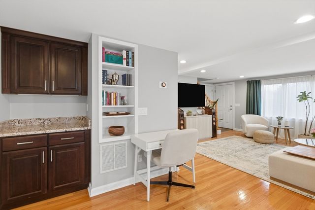 4 Glen Road, Woburn, MA 01801