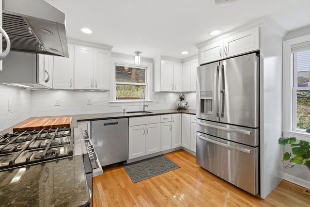 4 Glen Road, Woburn, MA 01801