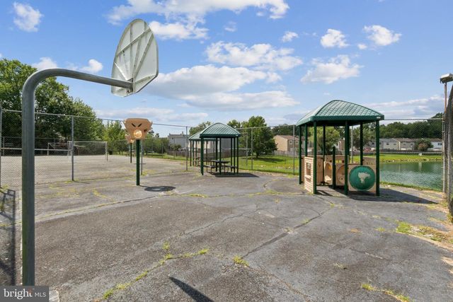 8386-C BROCKHAM DR, Alexandria, VA 22309