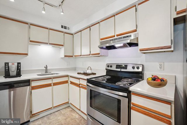 8386-C BROCKHAM DR, Alexandria, VA 22309