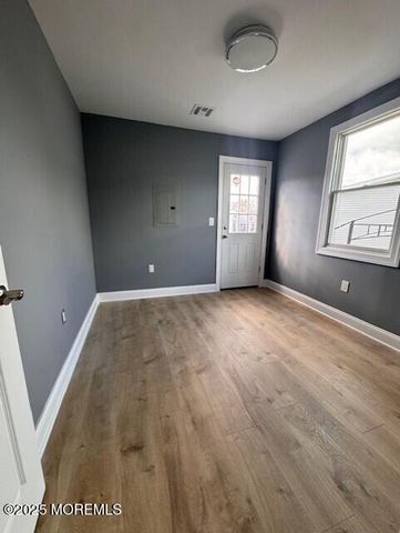 8 Avenue A, Hazlet, NJ 07734