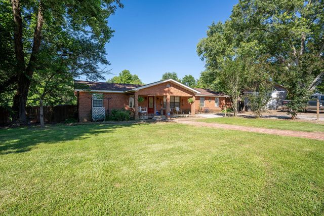 213 Ellis Road, Trenton, GA 30752