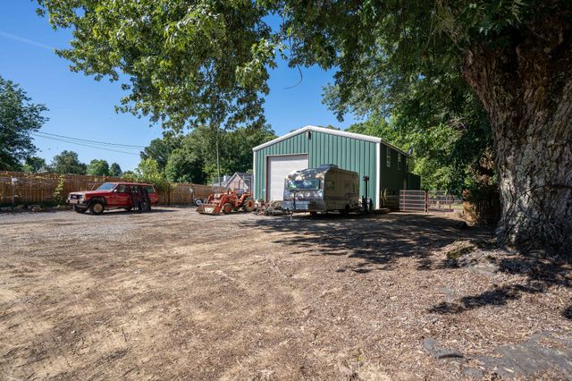 213 Ellis Road, Trenton, GA 30752