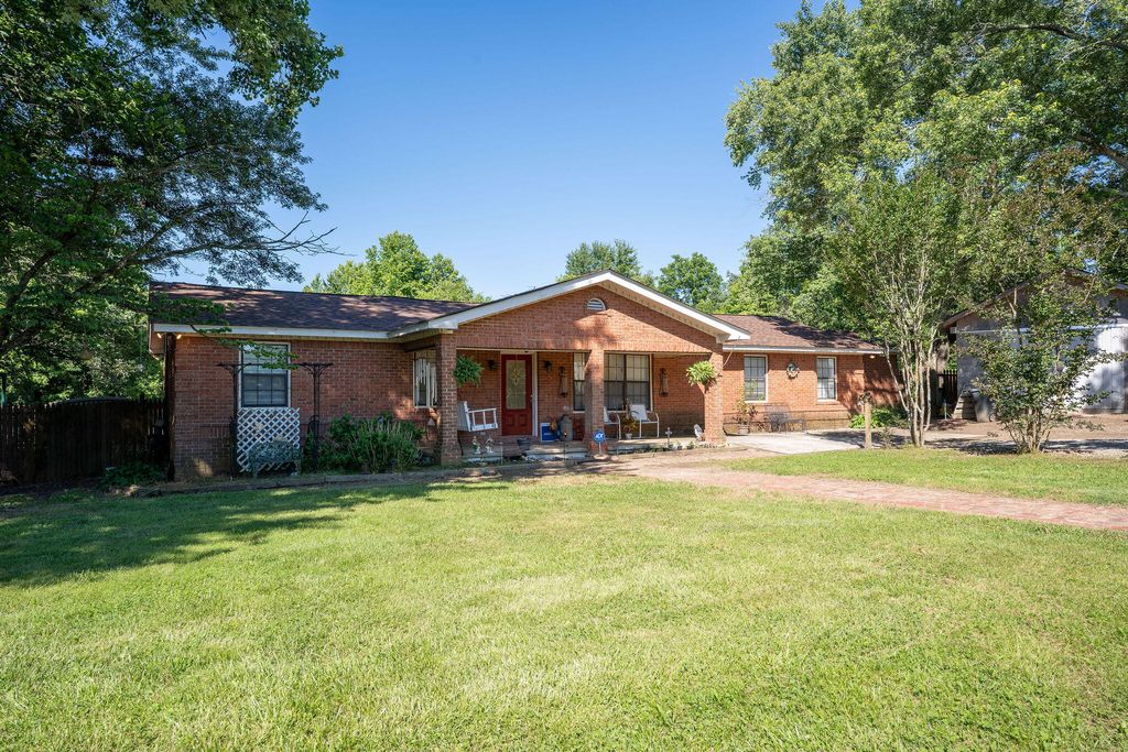 213 Ellis Road, Trenton, GA 30752