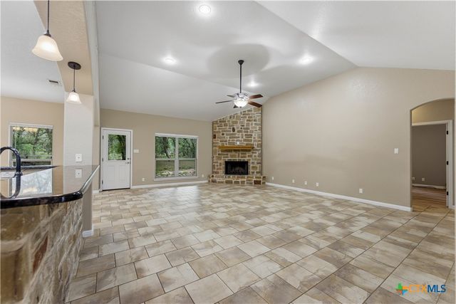 205 Sendera Crossing, La Vernia, TX 78121