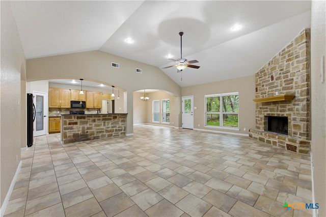 205 Sendera Crossing, La Vernia, TX 78121