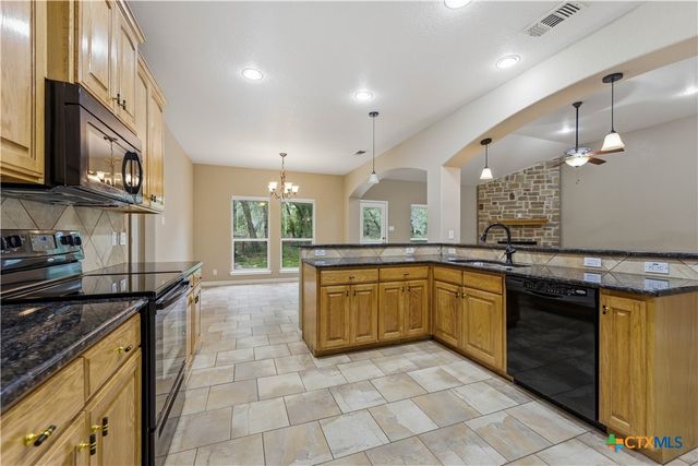 205 Sendera Crossing, La Vernia, TX 78121