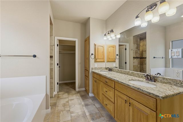 205 Sendera Crossing, La Vernia, TX 78121