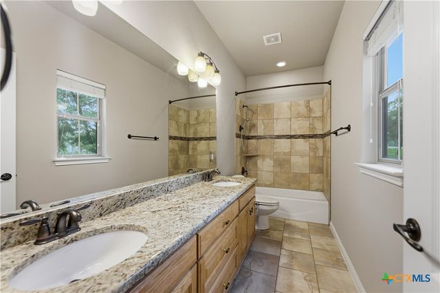 205 Sendera Crossing, La Vernia, TX 78121