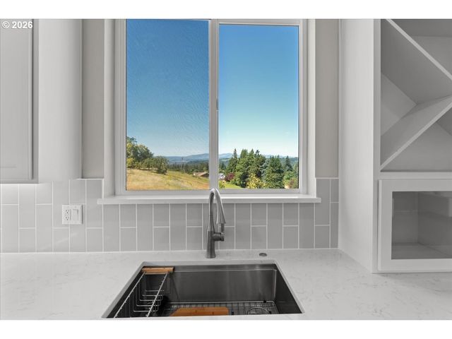 382 Ne Lovrien Ave, Gresham, OR 97030
