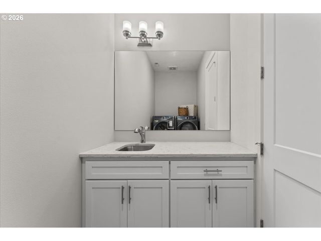 382 Ne Lovrien Ave, Gresham, OR 97030