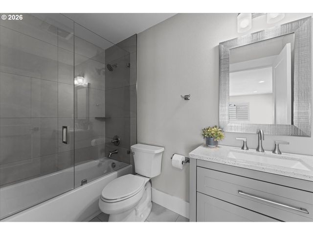 382 Ne Lovrien Ave, Gresham, OR 97030