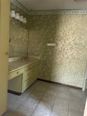 2420 Breckenridge Street, Tyler, TX 75702
