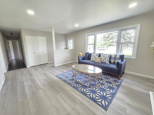 5201 W 84th Street, Bloomington, MN 55437