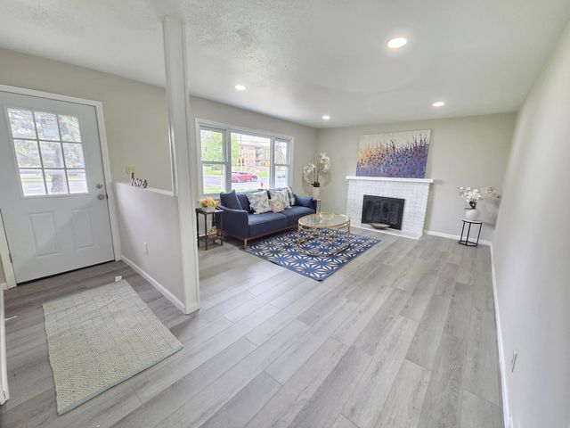 5201 W 84th Street, Bloomington, MN 55437