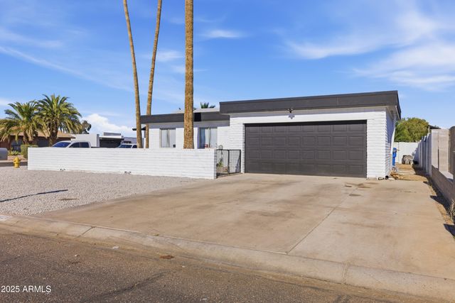 10428 W Calle de Plata Street, Phoenix, AZ 85037